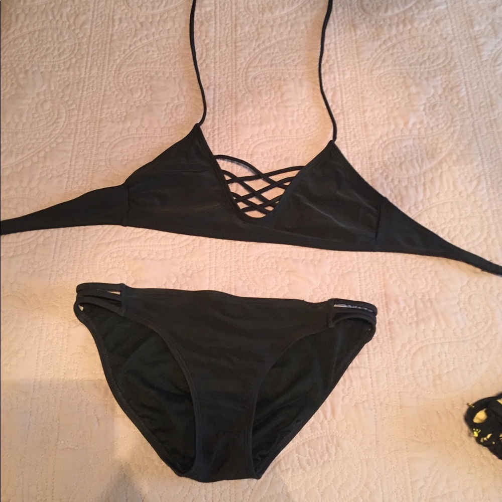 Black bikini